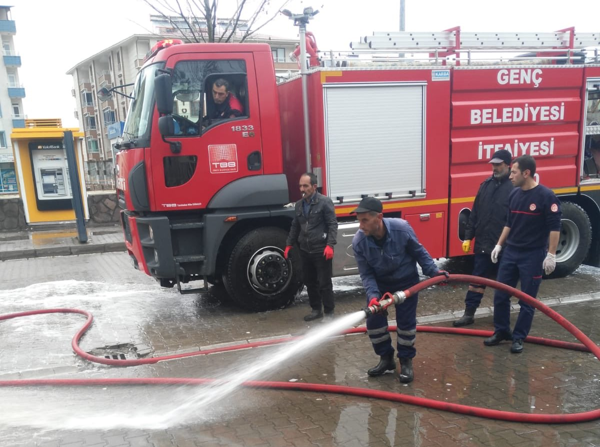 Koronavirüs (Covid-19) temizlik ve dezenfektasyon çalışmaları devam ediyor.